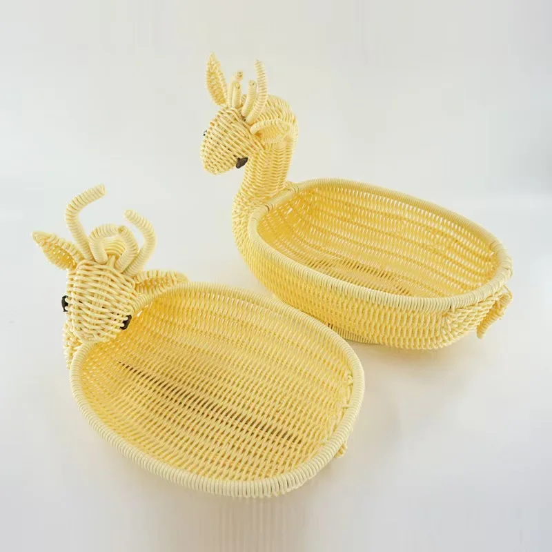 Customized Vintage Handmade Animal Modeling Plastic Rattan Woven Wicker Oval Basket Fruit Food Gift Storage Basket Desktop Tray