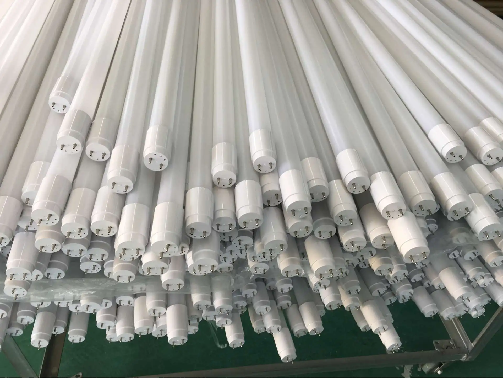 High Light effect 160lm/w plastic cover led fluorescent tube light 1200mm T8 led lamp warm white
