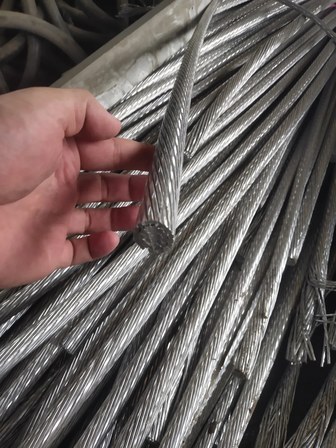 Большой запас алюминиевого лома провода конкурентоспособная цена 99.9% алюминиевого лома провода