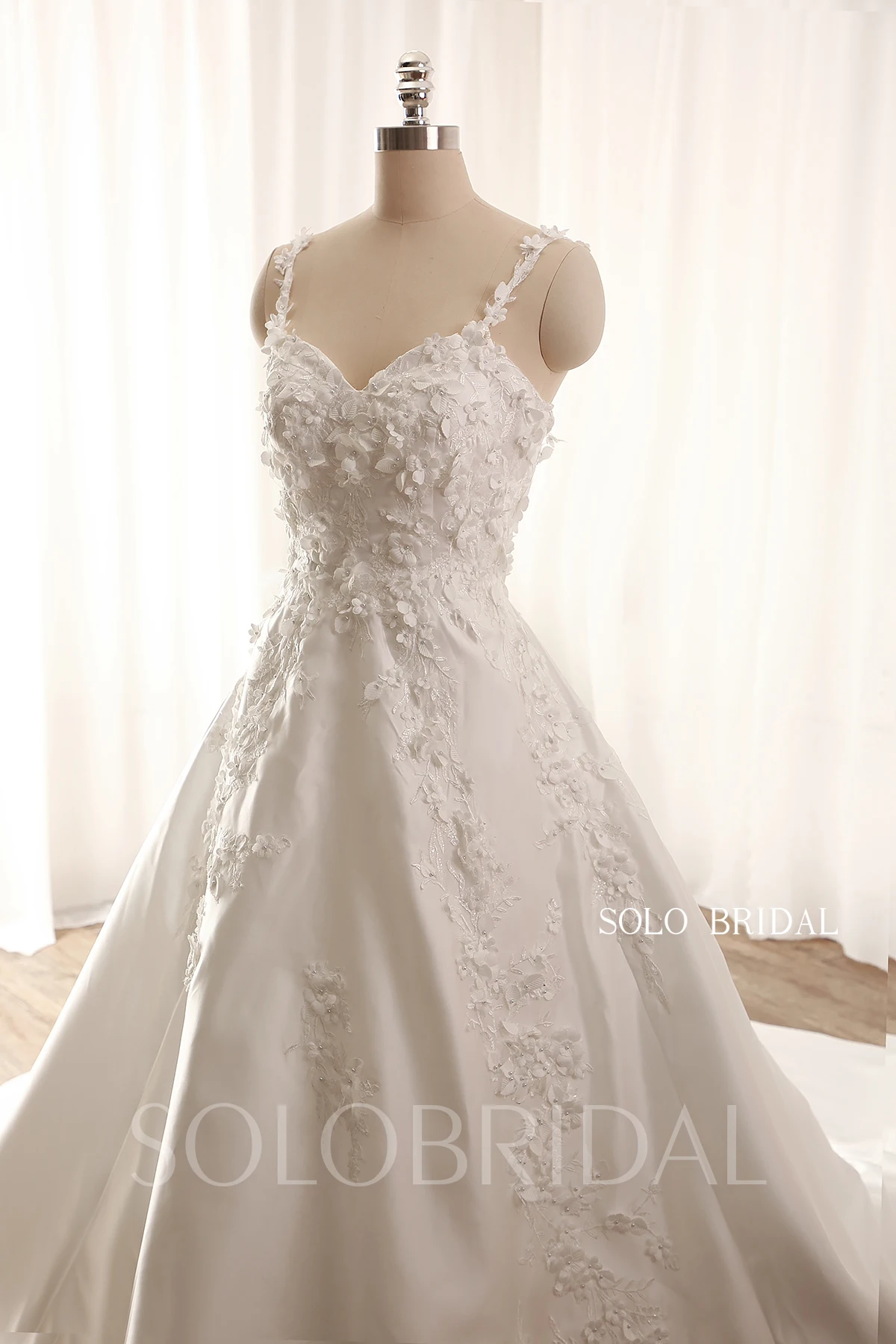 Real High Quality Satin Long Train Sweetheart 3D Appliques Flowers Straps Ball Gowns Wedding Dresses