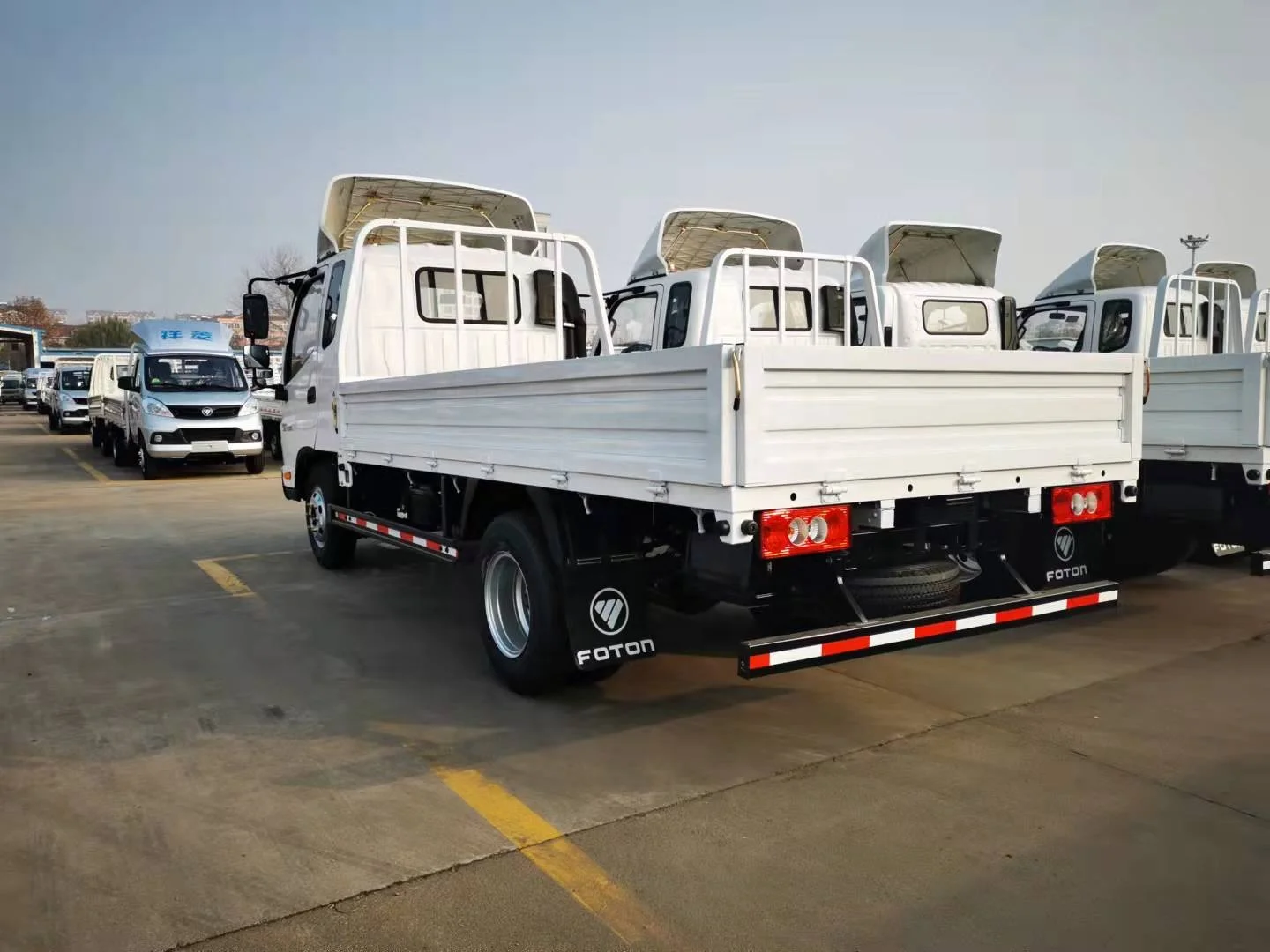 BEST SELLING FOTON 3T CARGO TRUCK WITH 2.237L GASOLINE, ONE AND HALF CABIN, 4.2M LONGER CARGO BODY