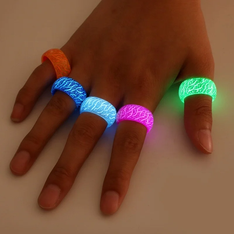 
2021HOT Selling Resin Flame Design Glowing Ring Luminous Glow in the Dark Ring Illuminate Silicone Chunky Rings 