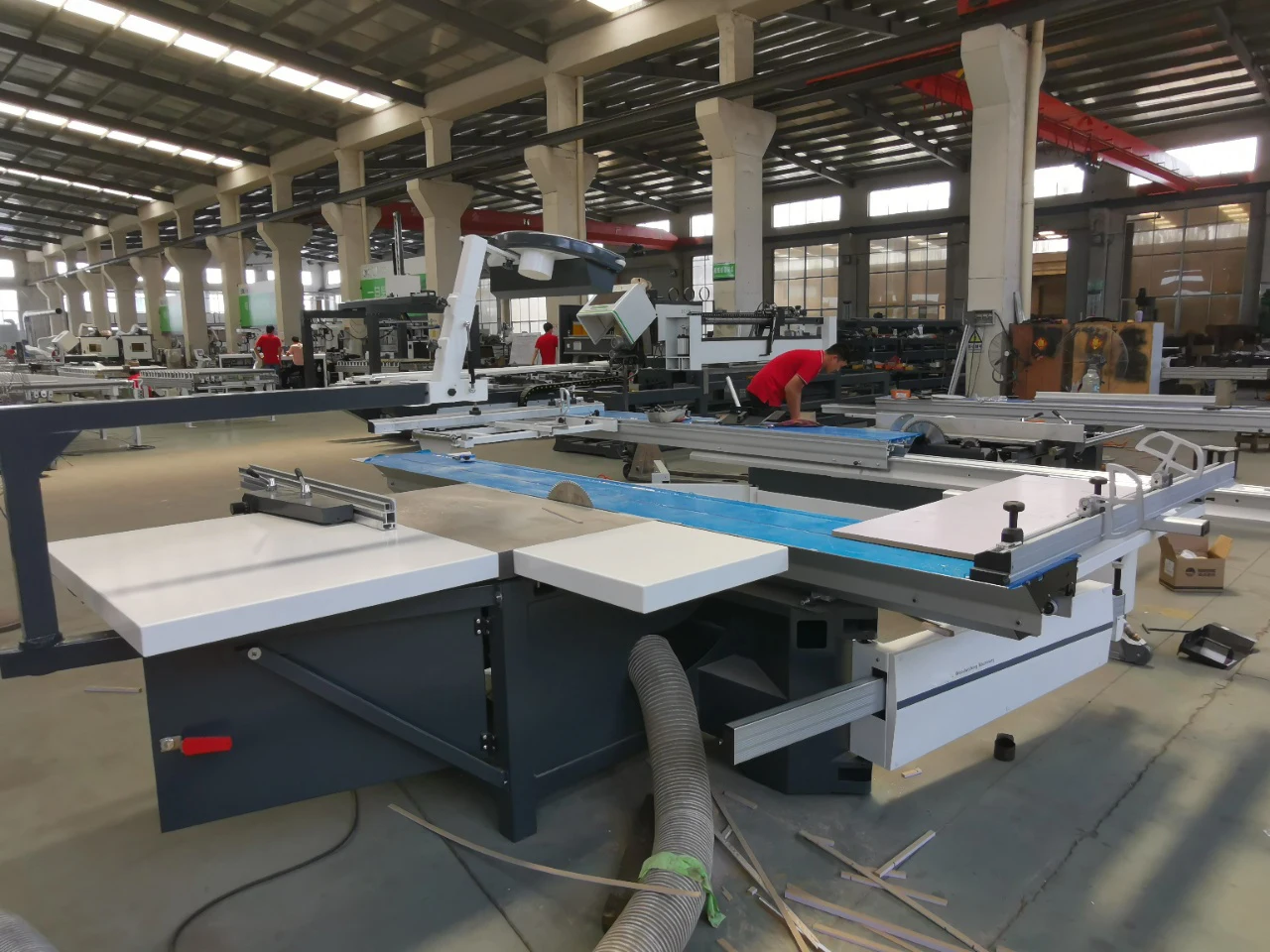 High Quality Wood Cutting Sliding Table Saw Machine Industrial Wood Saw Precision Sliding Table Saw