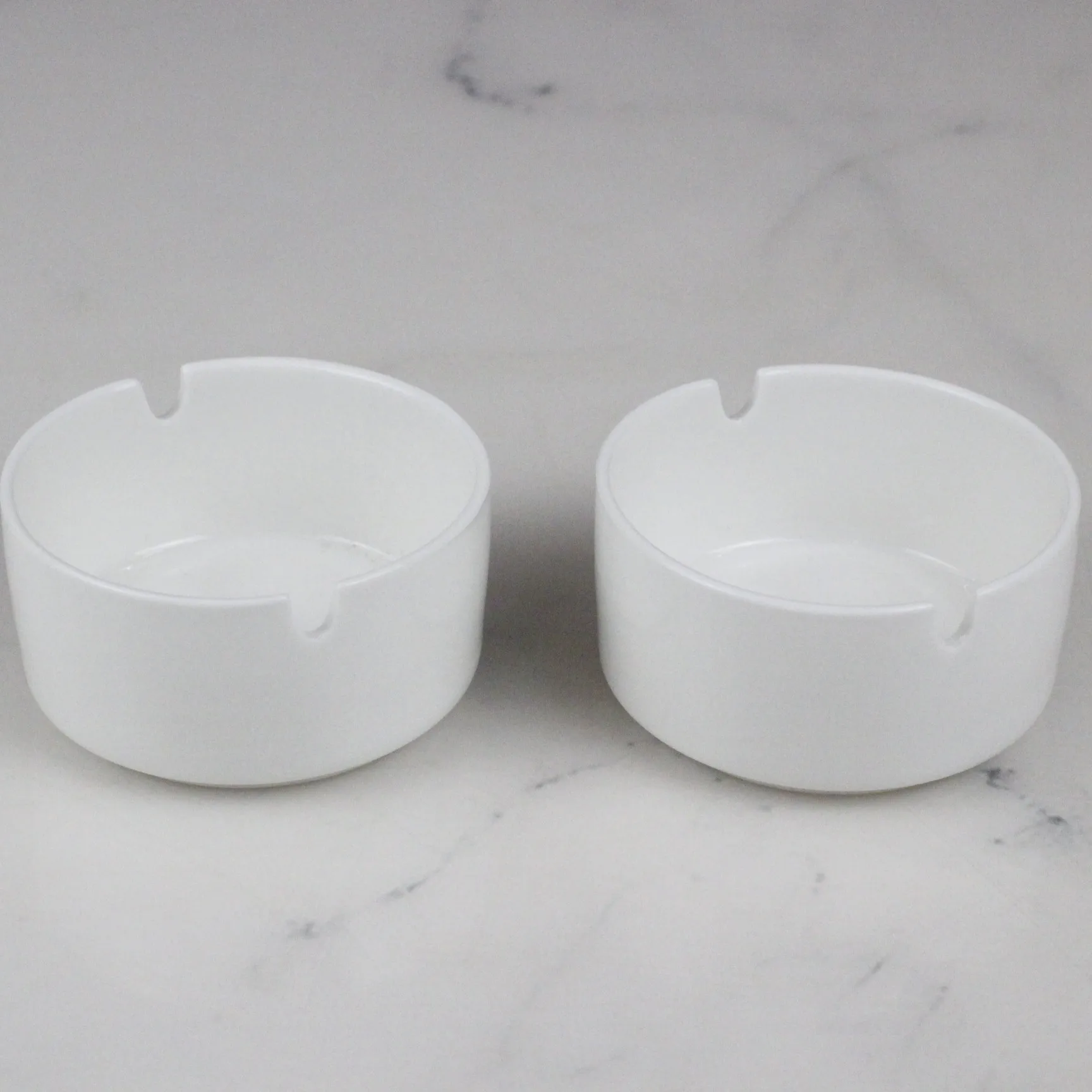 Hotel office home round desktop white cigarettes cigar ashtray porcelain ceramic classic smoking ashtray