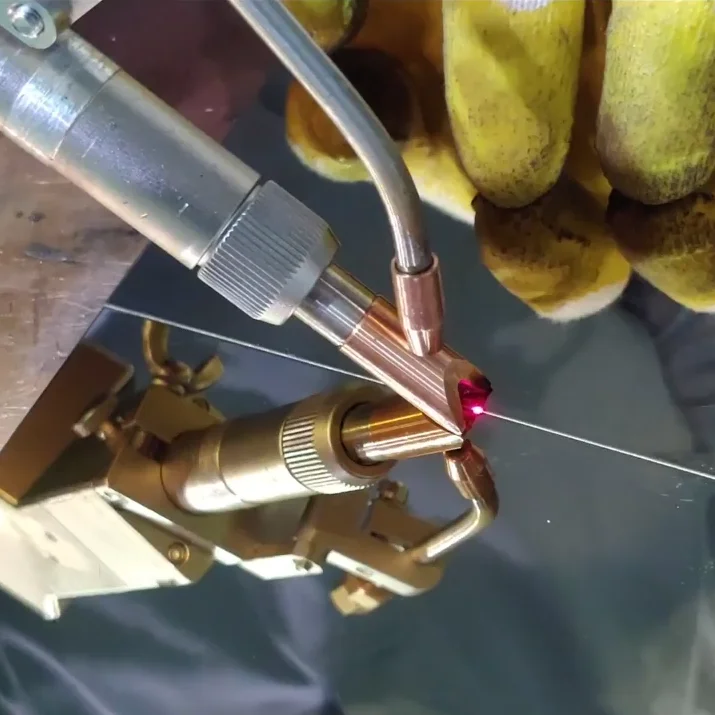 Лазерные сварочные аппараты ручной волоконный лазер для непрерывной сварки металла нержавеющей стали лазерный сварочный