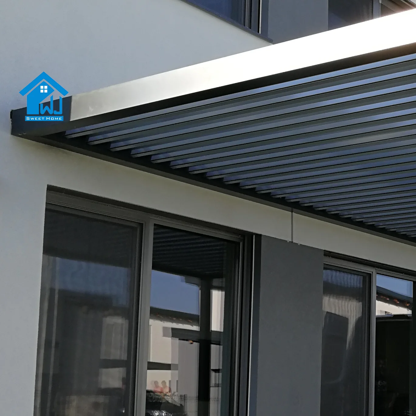 New design retractable waterproof balcony roof automatic aluminium pergola with rain sensor