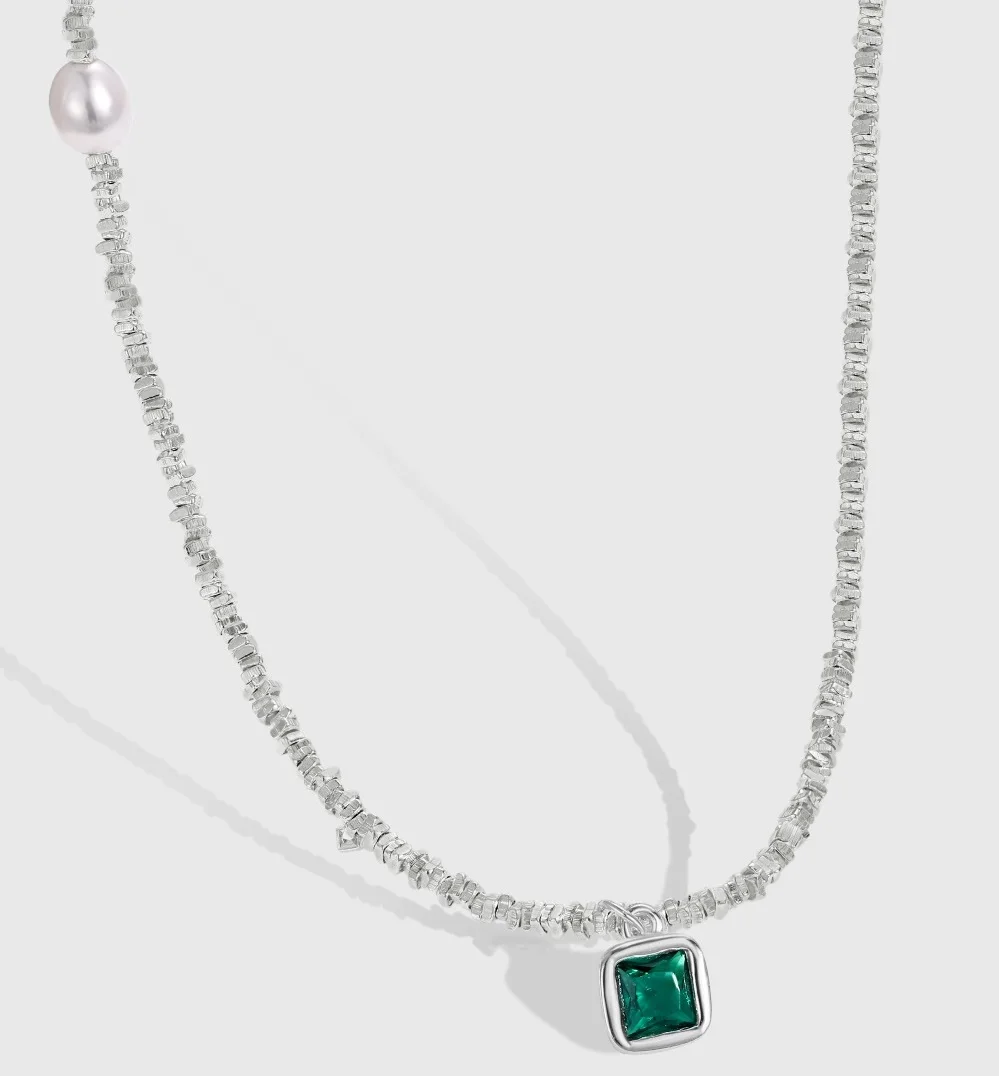 Новое ожерелье с зеленым жемчугом