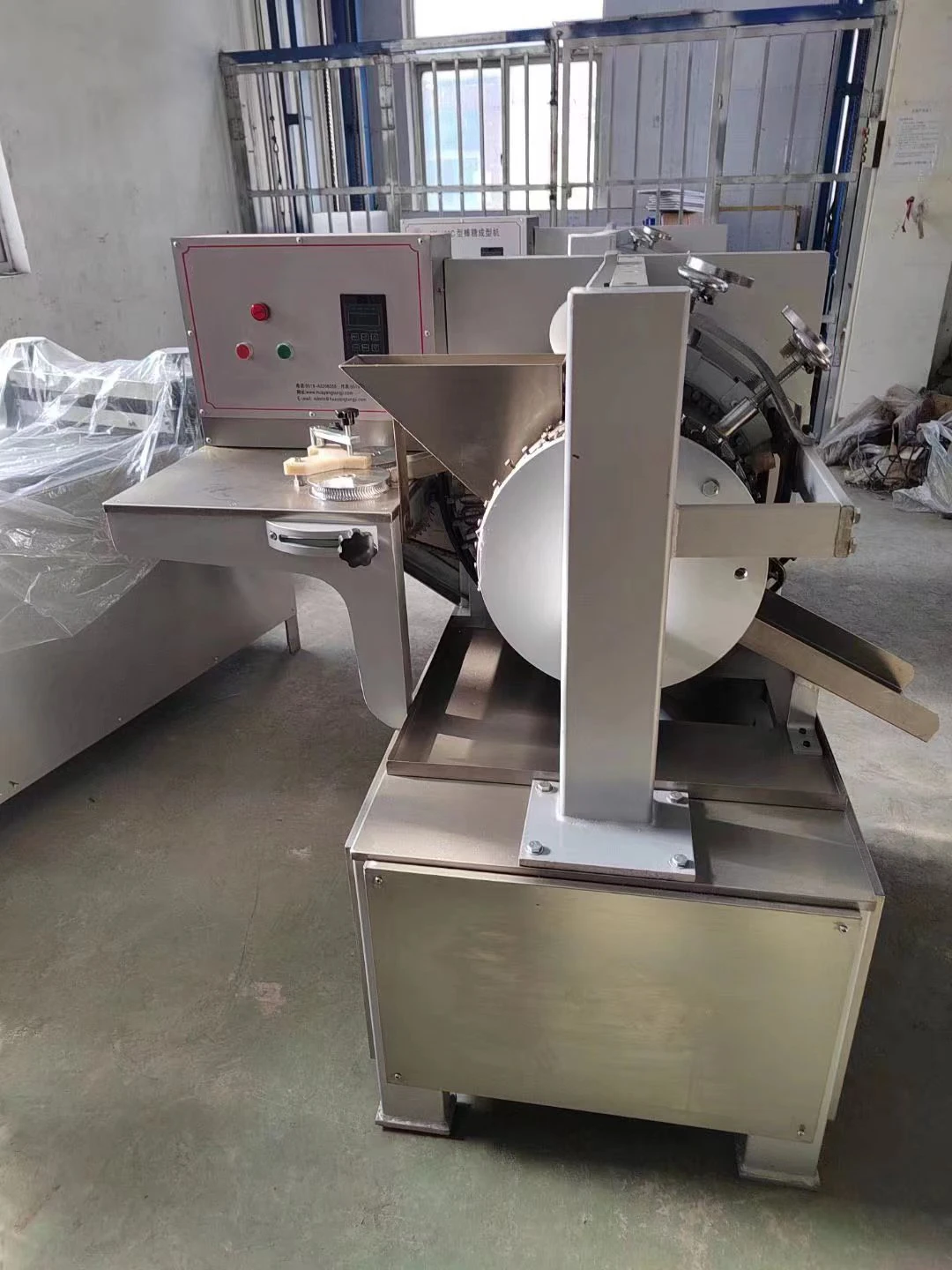 High Precision Hard Candy Lollipop Make Machine Manual Candy Maker Ball Shape Lollipop Toffee Candy Machine For Production Line