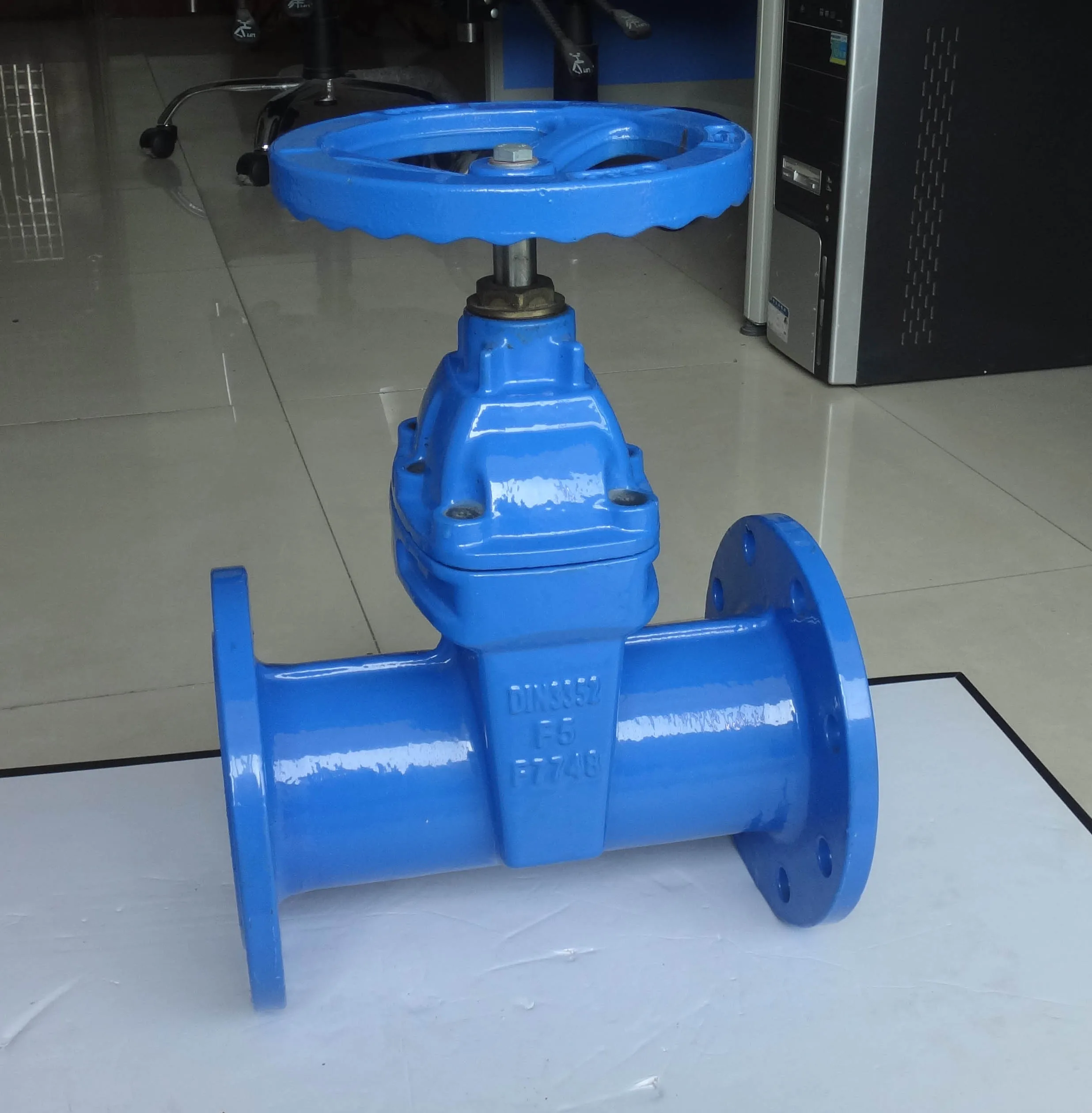 Ductile iron gate valve handwheel operation for water resilient seat size DN50-DN600 standard BS5163 DIN F4 F5 AWWA PN10/16