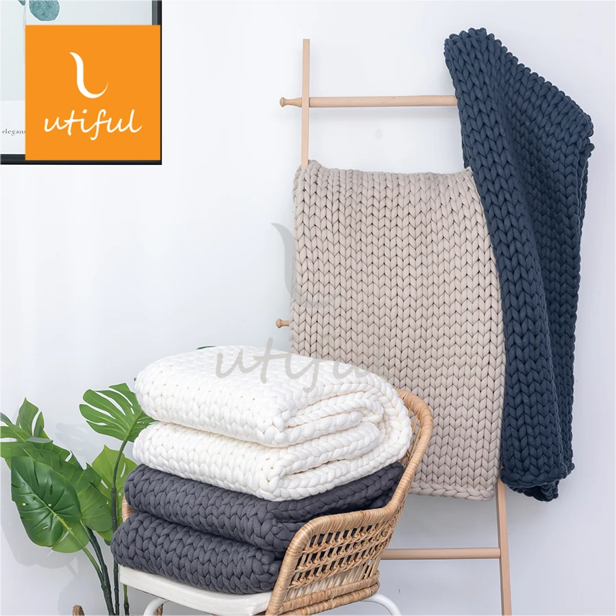 Heavy chunky acrylic knit blanket with poly filling blanket for home decoration