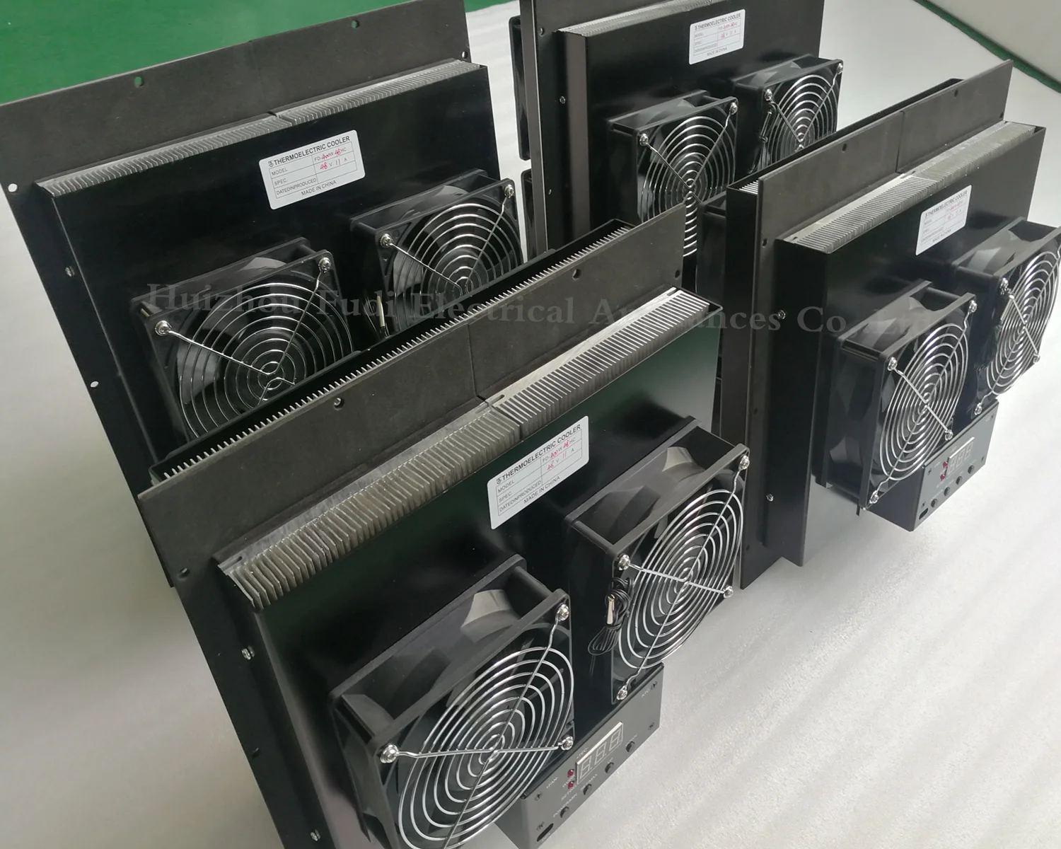 Space-to-space efficient and efficient cooling and heating thermoelectric components