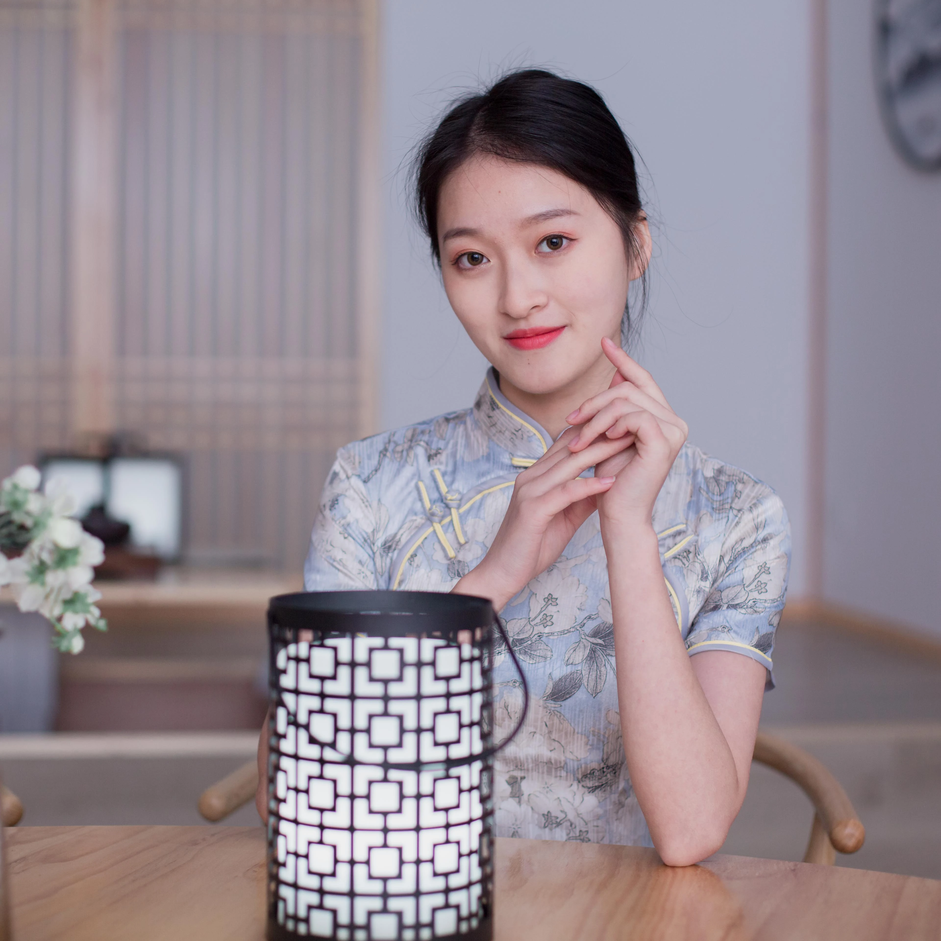 The Chinese Hollowed-out Style Cylinder Led Rechargeable Table Light For Home