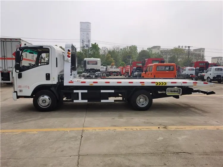 Japan Brand 4X2 9ton tow Wrecker Recovery Truck for Sale in dubai
