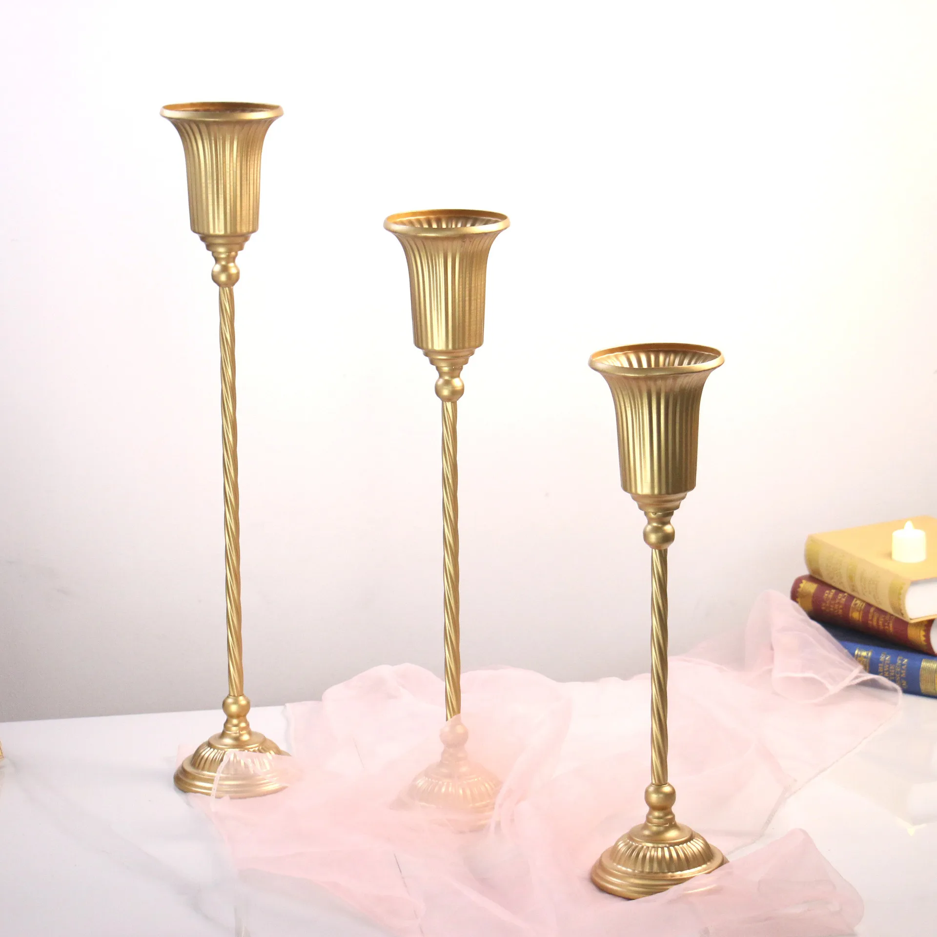 Wedding Prop Hotel Table Flower Retro Metal Candlestick Goblet Floral Vase Gold Candle Stand Decoration