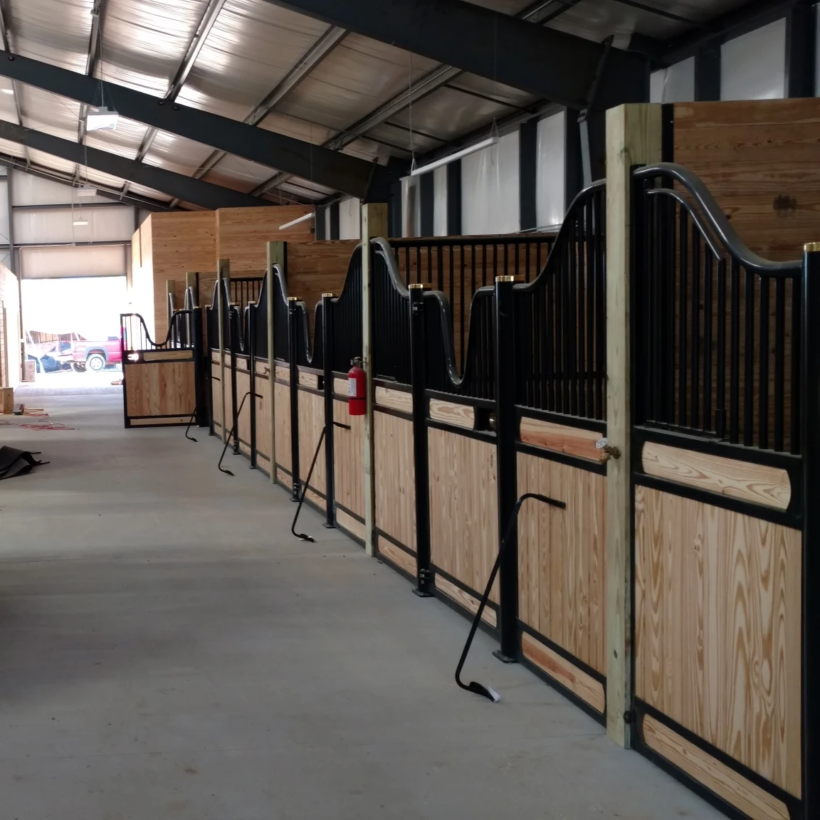 complete horse barn, horse stable mobile