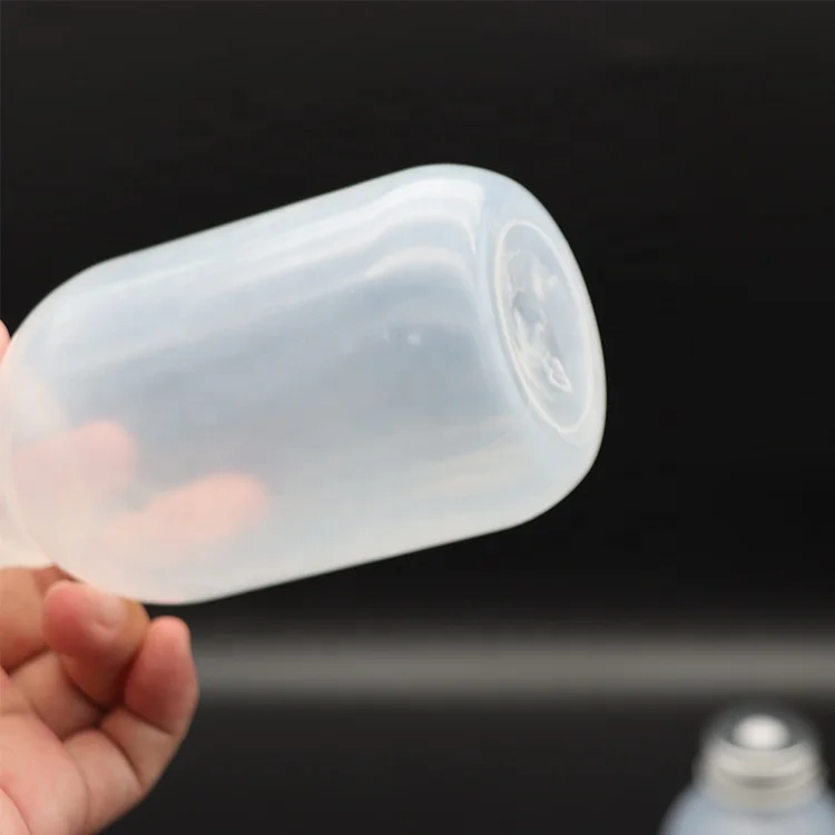 Manufacturers wholesale plastic beverage bottles, PP material, 350 ml capacity, high temperature resistance.