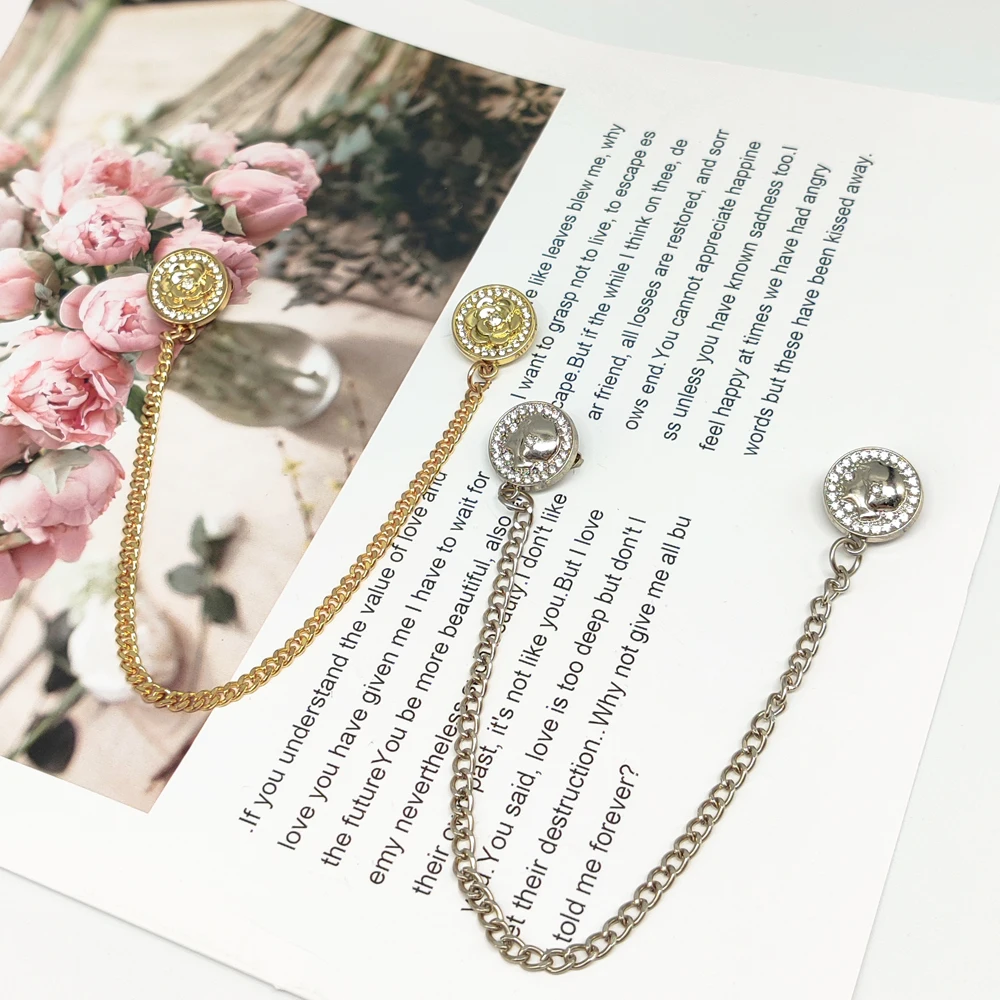 Factory wholesale Fashion Tassel Chain Dress Brooch Accessories Custom Metal Brooches Badges Crystal Brooches