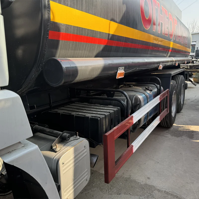 High quality 430hp original engine Oil delivery tanker 25000L 6x4 shacman fuel tank truck