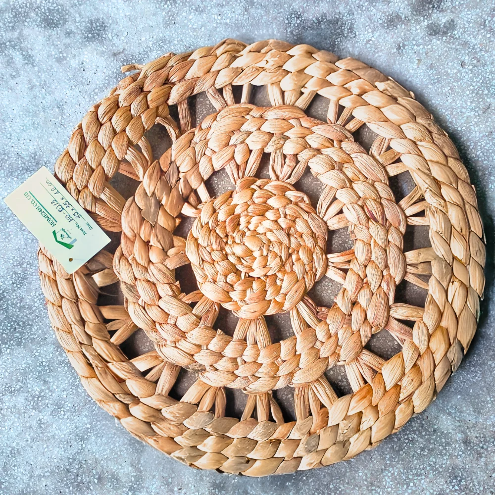 Wholesale Products Water Hyacinth Round Placemat Unique Weaving Style Natural Mats Heat Resistant Cup Dining Placemat