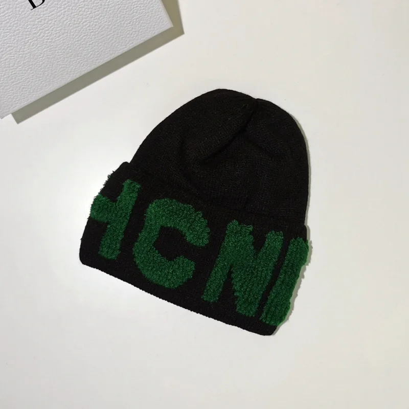 Hot Selling Custom Furry Letter Logo Autumn Winter hat  warm Thickening knitting caps Sports Plain Knit Beanie Hat