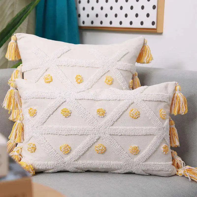 Innermor 2024 News hot selling gold ball tassel Farmhouse Decor tufted cotton boho style hand made cushion cover