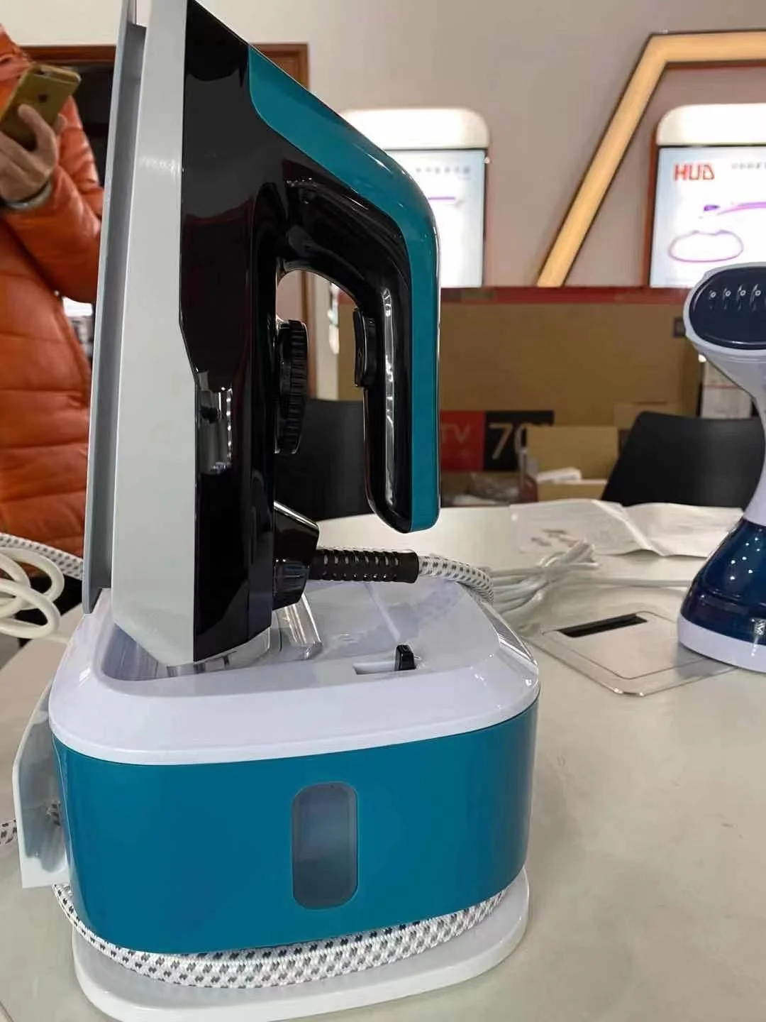
2200W-2400W Ceramic Soleplate Hand Held Household Vertical Professional Electric Steam Station Iron For Clothes 