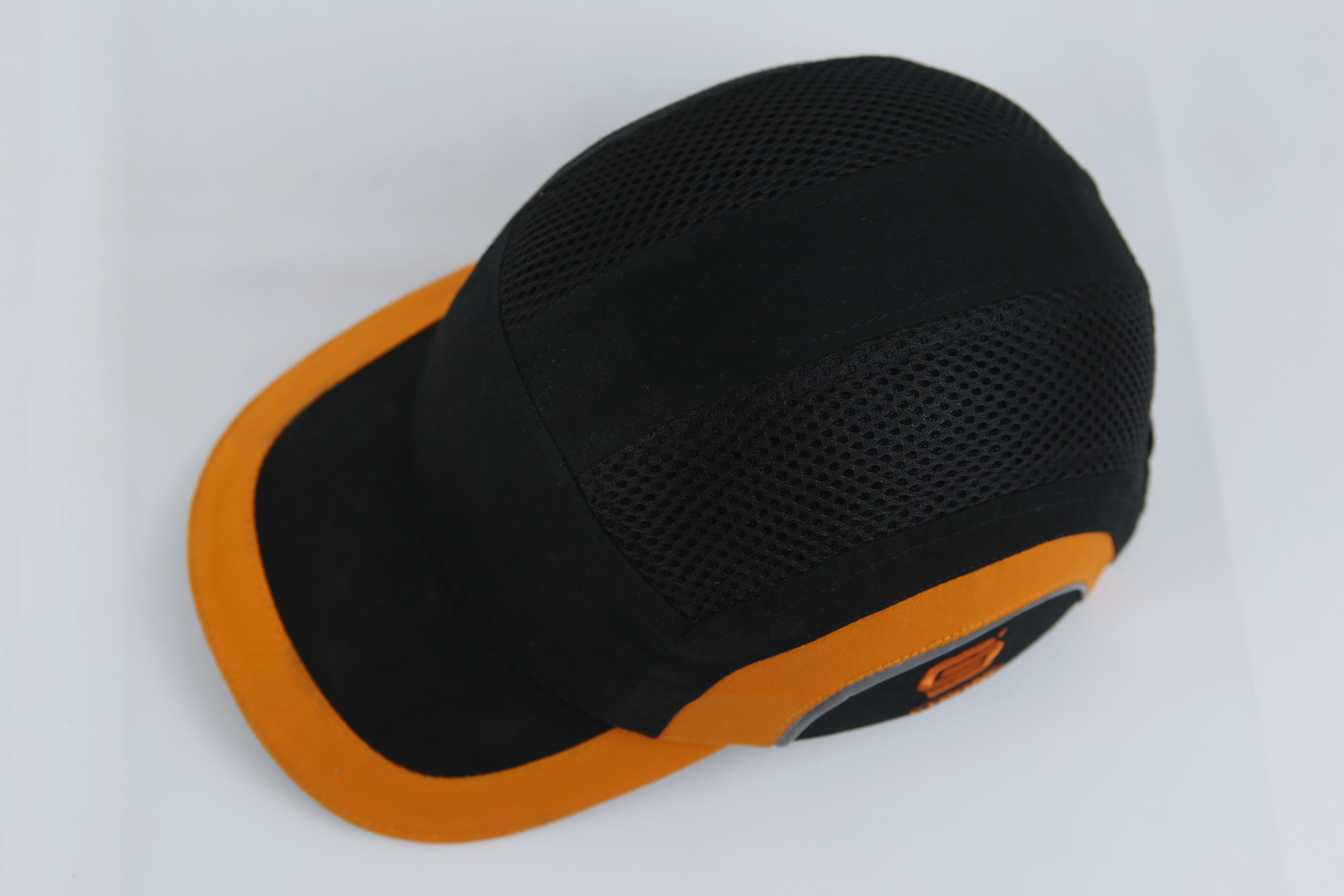 High Quality CE EN 812 Certificated Safety Bump Cap for Industrial and Construction Light Helmet Fashional Hard Cap