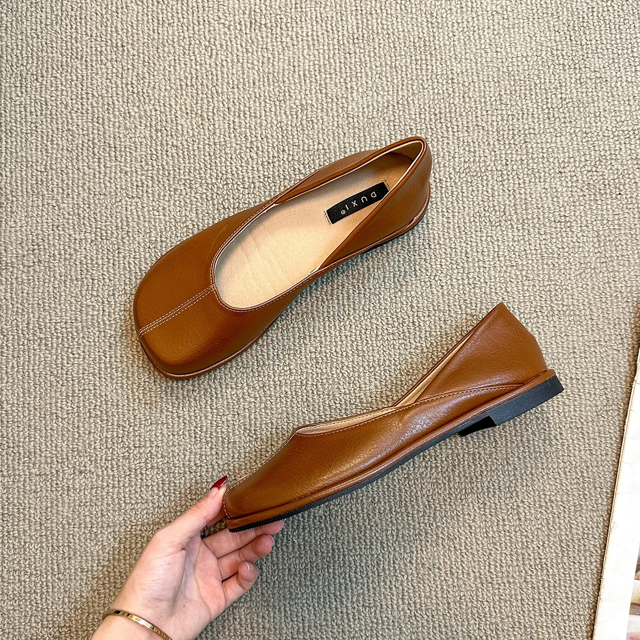 Retro round toe flat bottom soft sole 2023 spring new soft leather bean shoes versatile Korean version single shoe for women