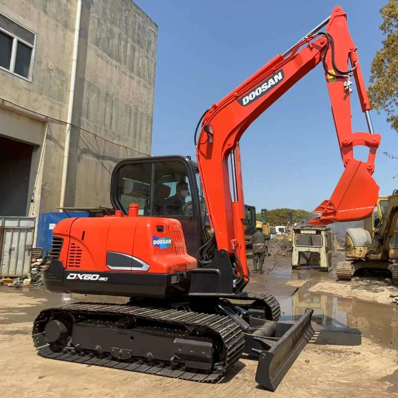 DOOSAN  second hand DX60-9C excavator in very good condition and cheap price low hours on sale