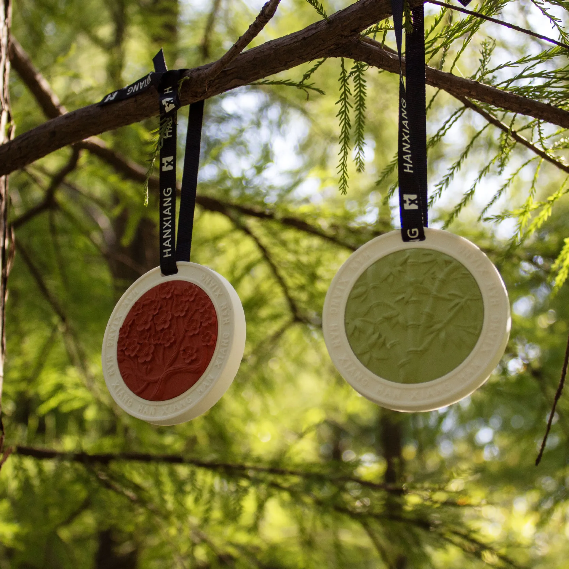 aromatherapy plum blossom fragrant stone advanced plaster pendant solid aromatherapy wax tablets deodorant lasting fragrance