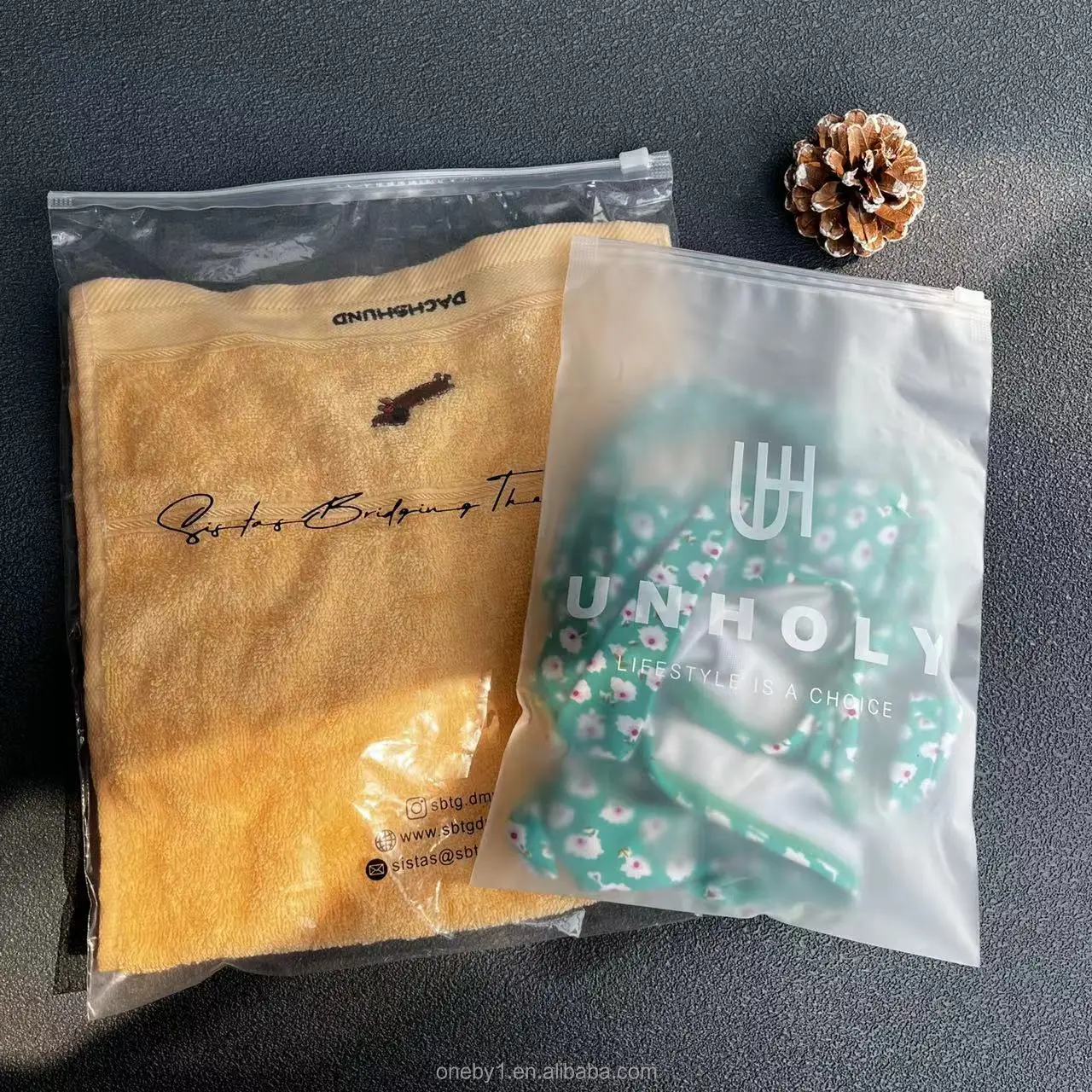 Custom Matte Print Pe Zipper lock Poly Zipper Lock Frosted Plastic Packaging Bag For Clothes and shoes