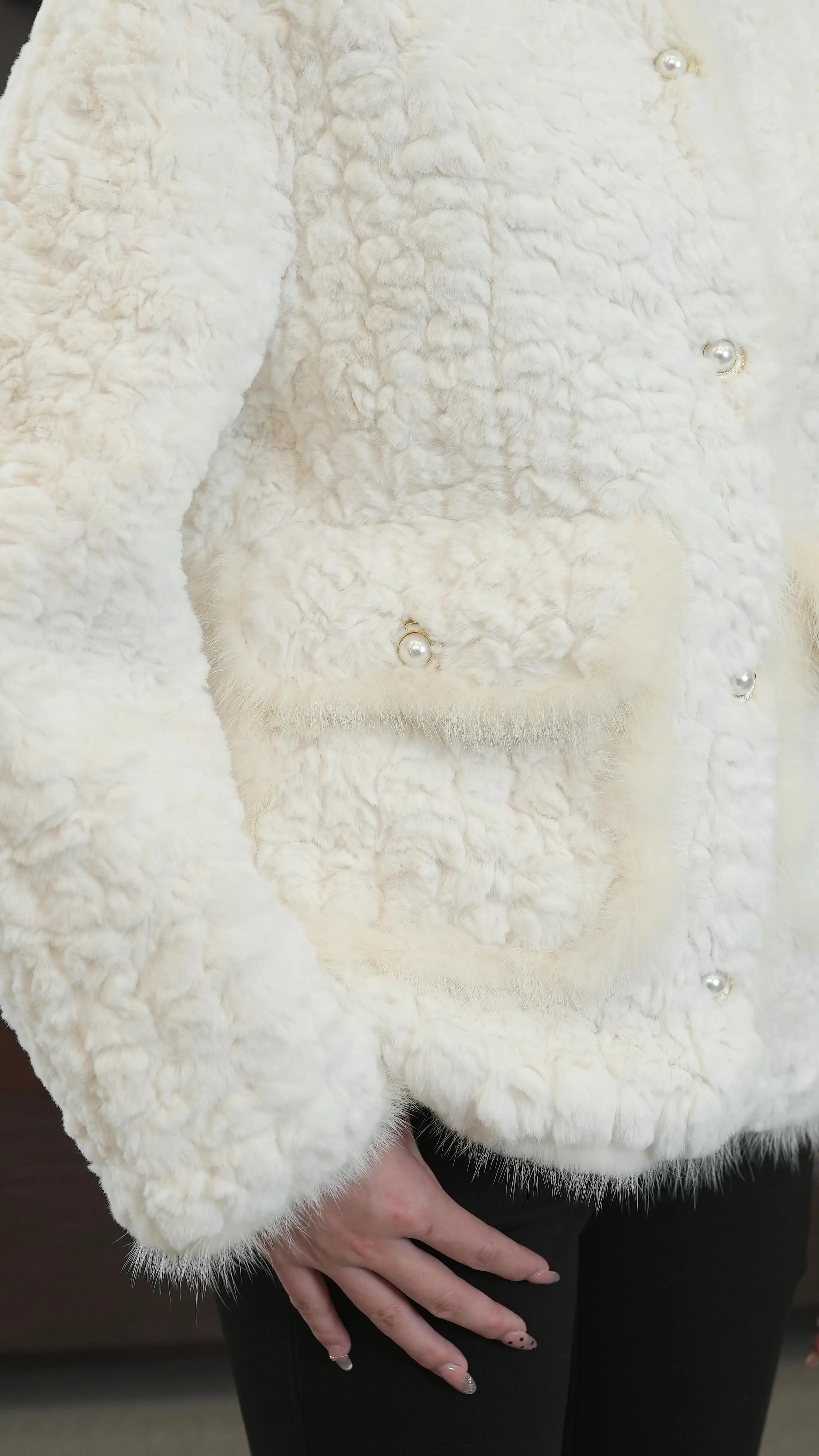 2024 New Fashion Temperament Ladies Fur Coat Winter Lamb Furry Hundred Loose Tops