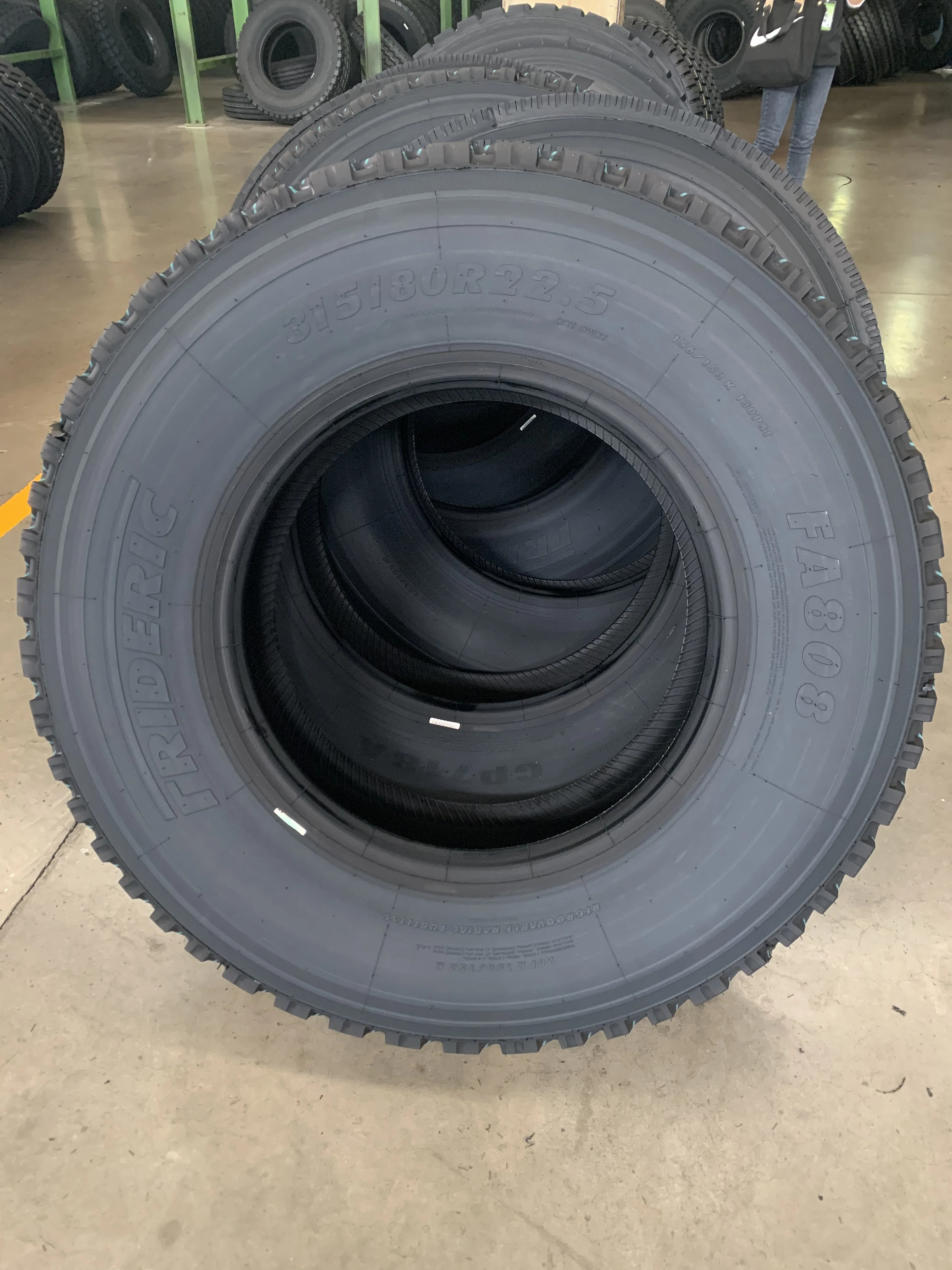 Шина Грузовая Бескамерная китайская CHILONG и FRIDERIC 315/80R22.5 с длинным