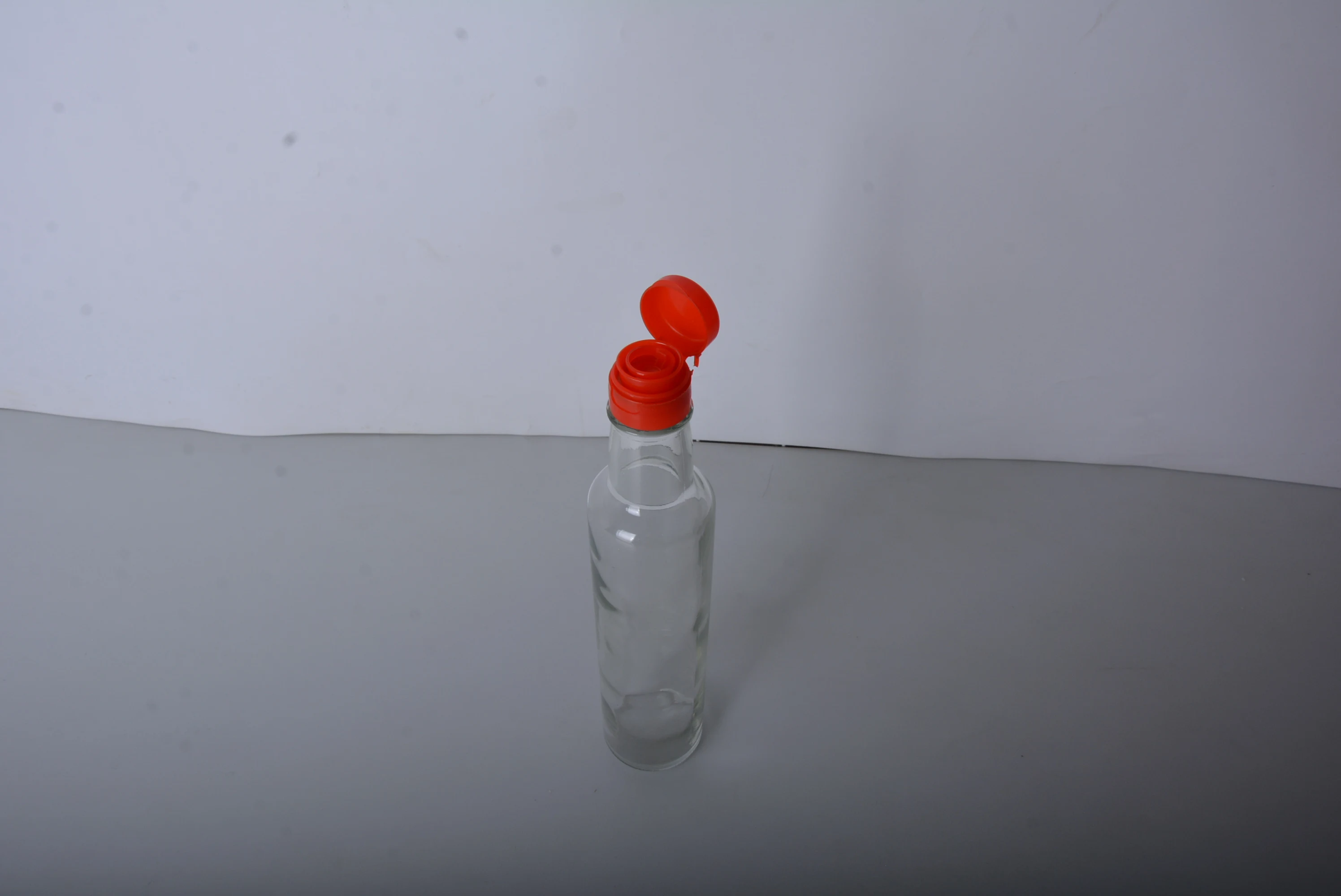 sauce vinegar round glass bottle with plastic cap