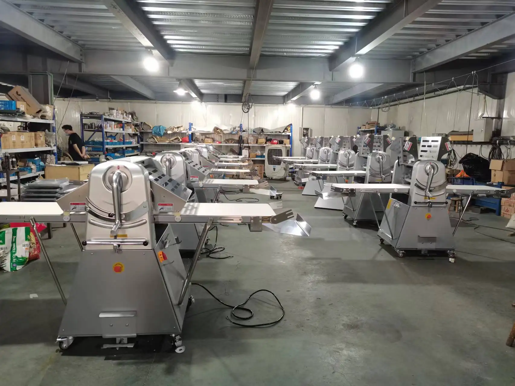 Best Selling Egg Tart Cake Shortening Pastry Dough Roller Sheeter Croissants Bakery Laminator Machine