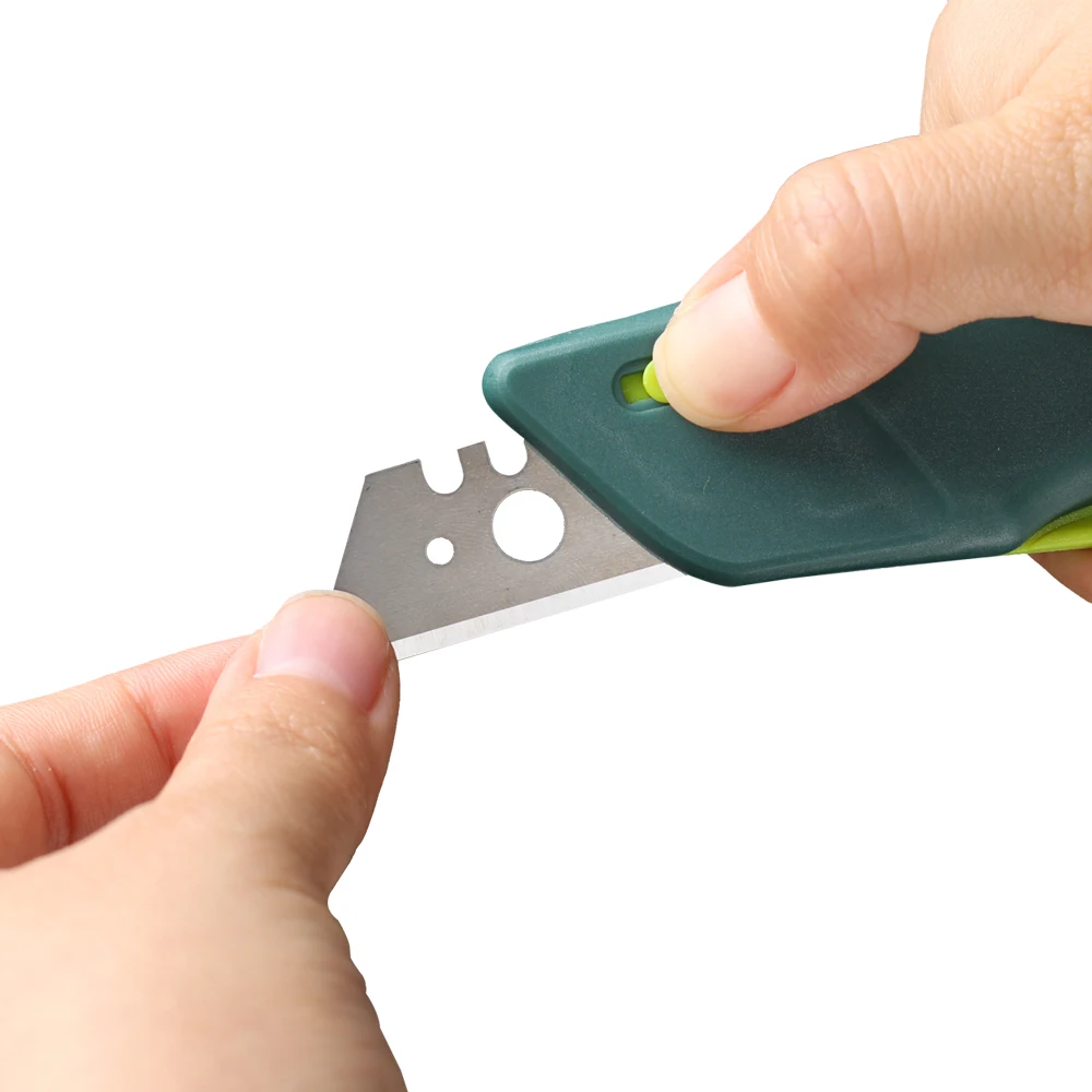 Blade automatically retracts safety box cutter smart squeeze trigger knife
