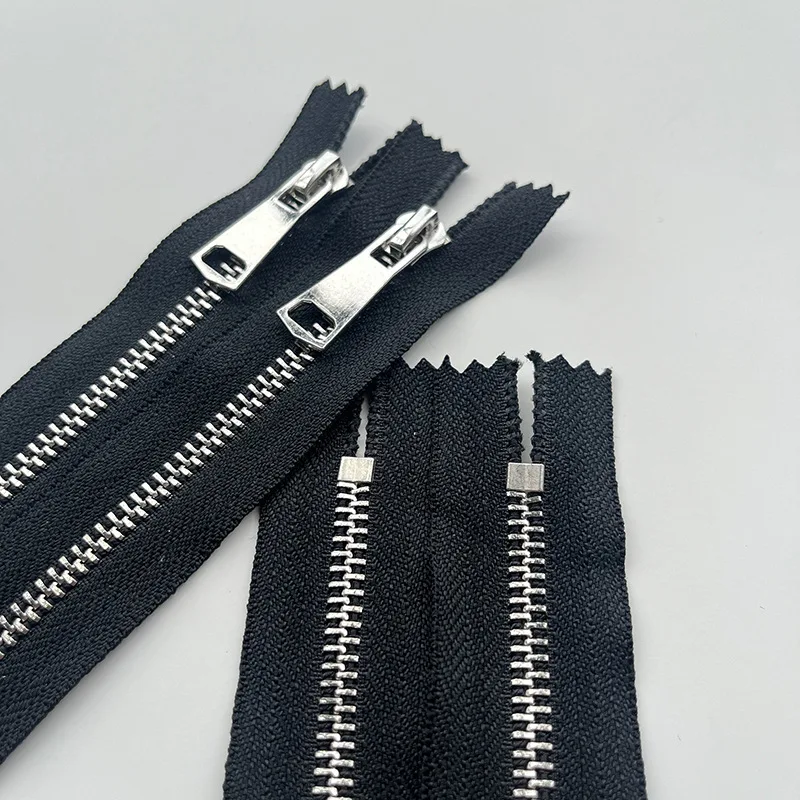 Factory Stock 5# Metal Zipper White Alloy Closed-End Pocket Short Zipper Self-Locking For Clothing And Bag Zipper