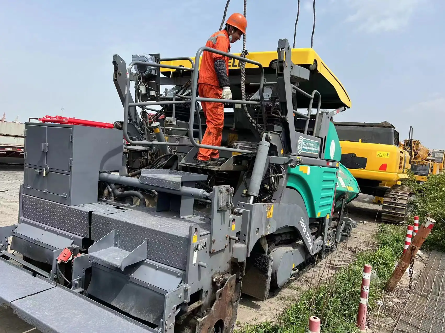 High Quality used Asphalt Concrete Roller Paver S1900-2 S1900-3 S2100-2 S2100-3 second-hand Paving Machine Road Leveling Machine