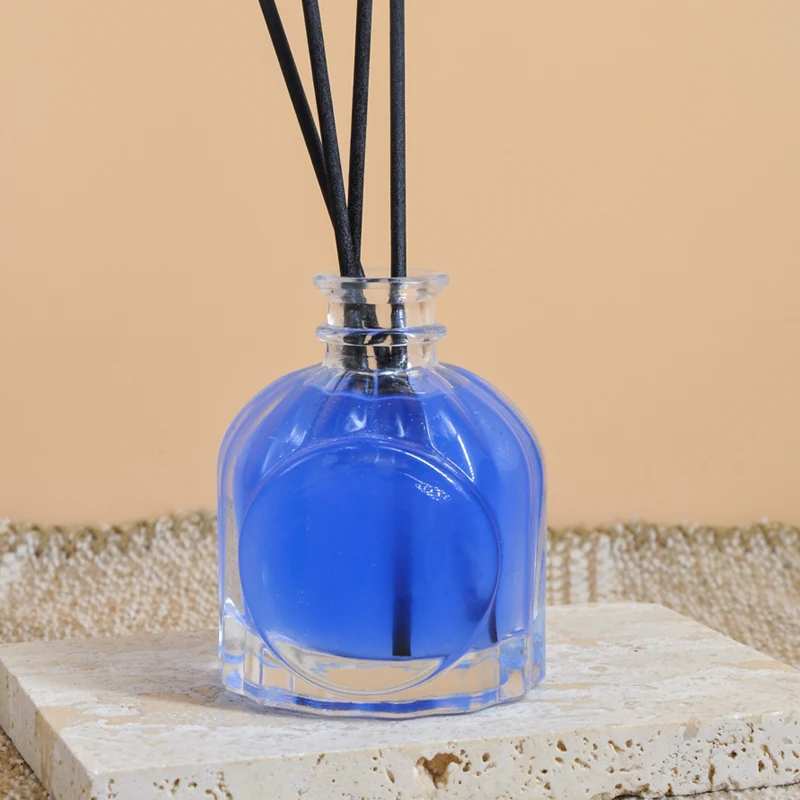 New design 50ml 100ml round aromatherapy reed diffuser glass bottle with black ,gold sliver color lid