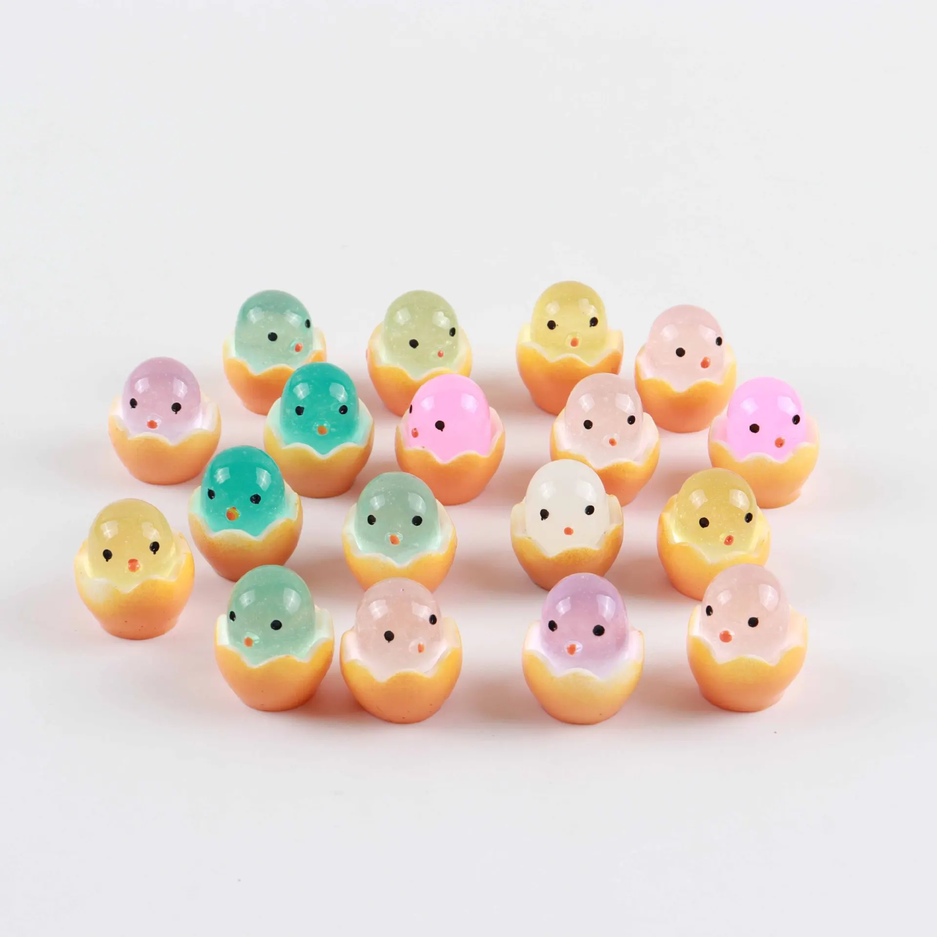 Glowing Eggshell Chick Resin Animal Figurines Toys Broken Shell Chicks Ornament Resin Crafts for Gifts Home Decorations