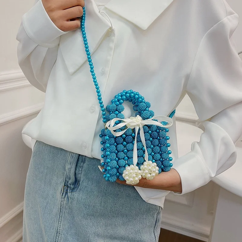 Оптовая продажа новая модная 2024 ручная работа крошечная Сумка-тоут сумочка с перламутровым жемчугом Маленькая женская жемчужинами и бусинами