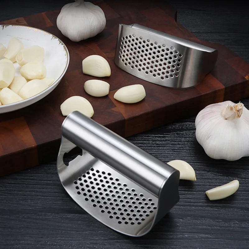 2 in 1 All Metal Manual Garlic Press Mincer with Bottle Opener Ginger Crusher OEM Kitchen Accessories