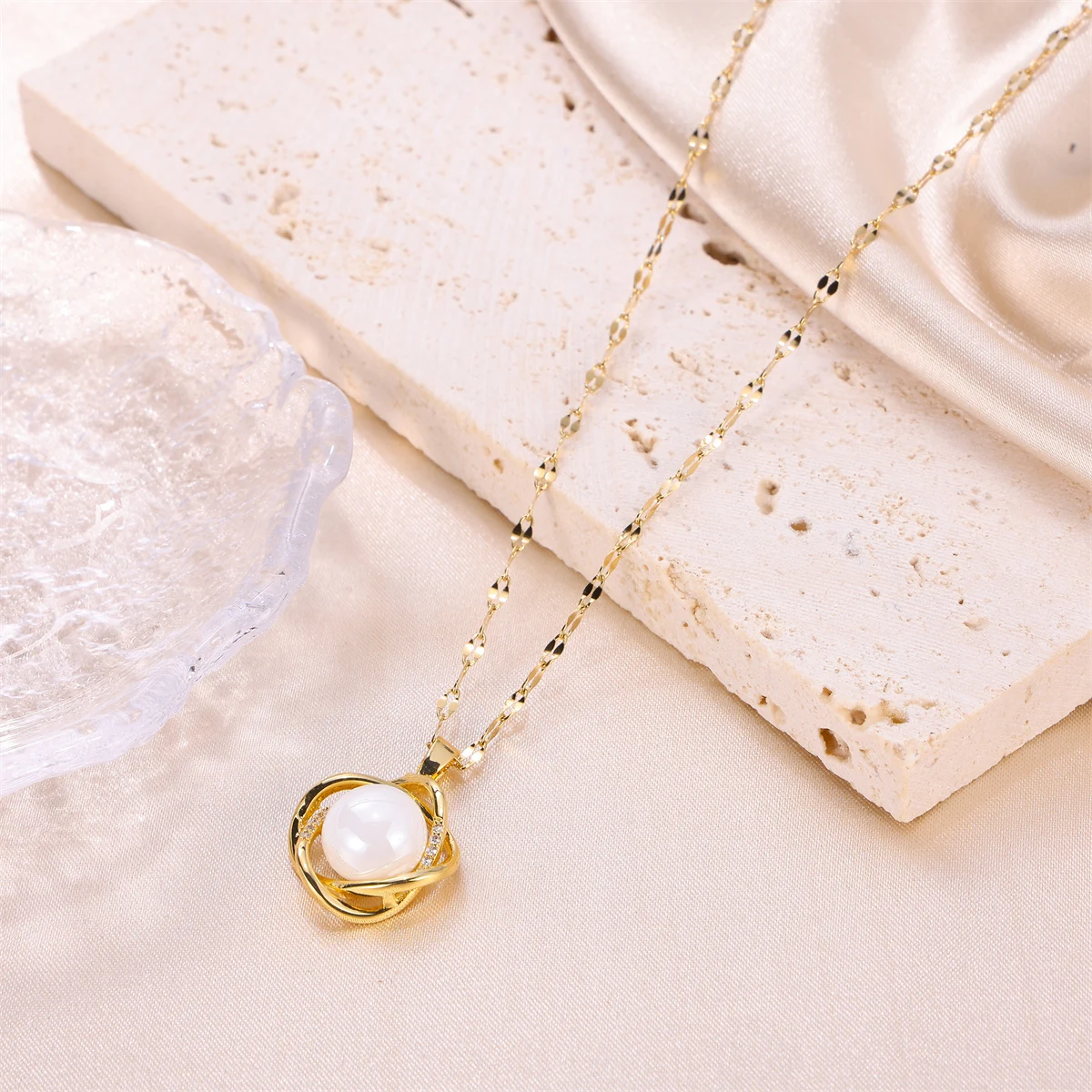 MJ Delicate Niche Fashionable Imitation Pearl Waterproof Stainless Steel Gold Plated Pendant Necklace For Women Men Jewelry