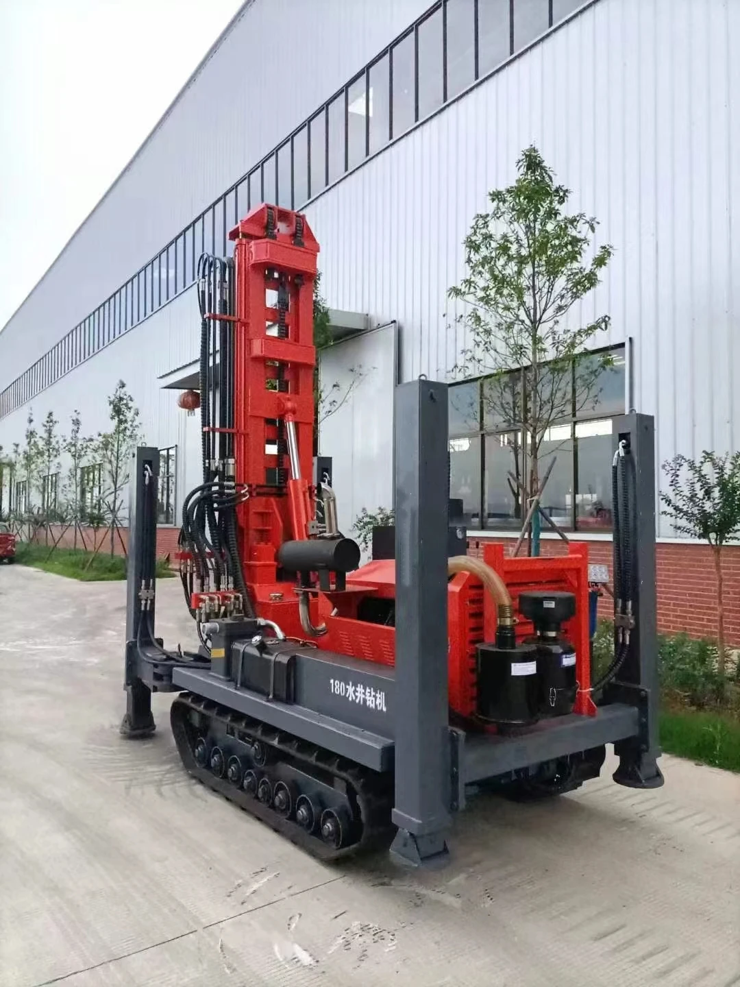 200m Crawler Type Well Drilling Rig Water Well Drill Rig for Rent with Mund Pump