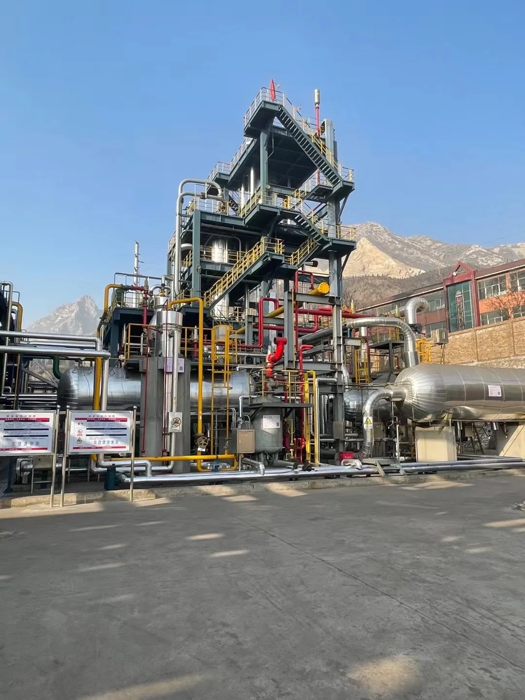 Крупномасштабная установка сжижения жидкого природного газа