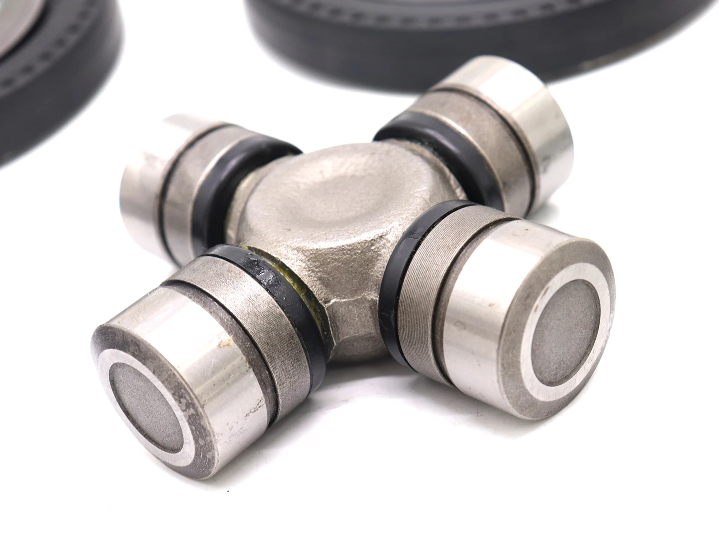 Brand New F-o-r-d F250 F350 S-u-p-e-r-d-u-t-y 2005-2014 Front Axle Seal And Greaseable U Joint Kit OE 2014835