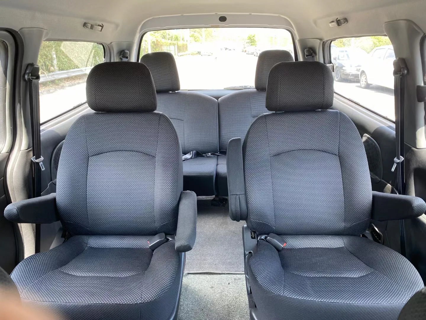 White  used jianghuai Brand Used  Minibus 7 -8 Seats 136 Hp gasoline  2015 Year