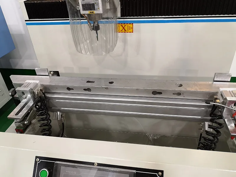 Aluminum window lock hole handle hole mounting hole milling machine cnc copy router machine