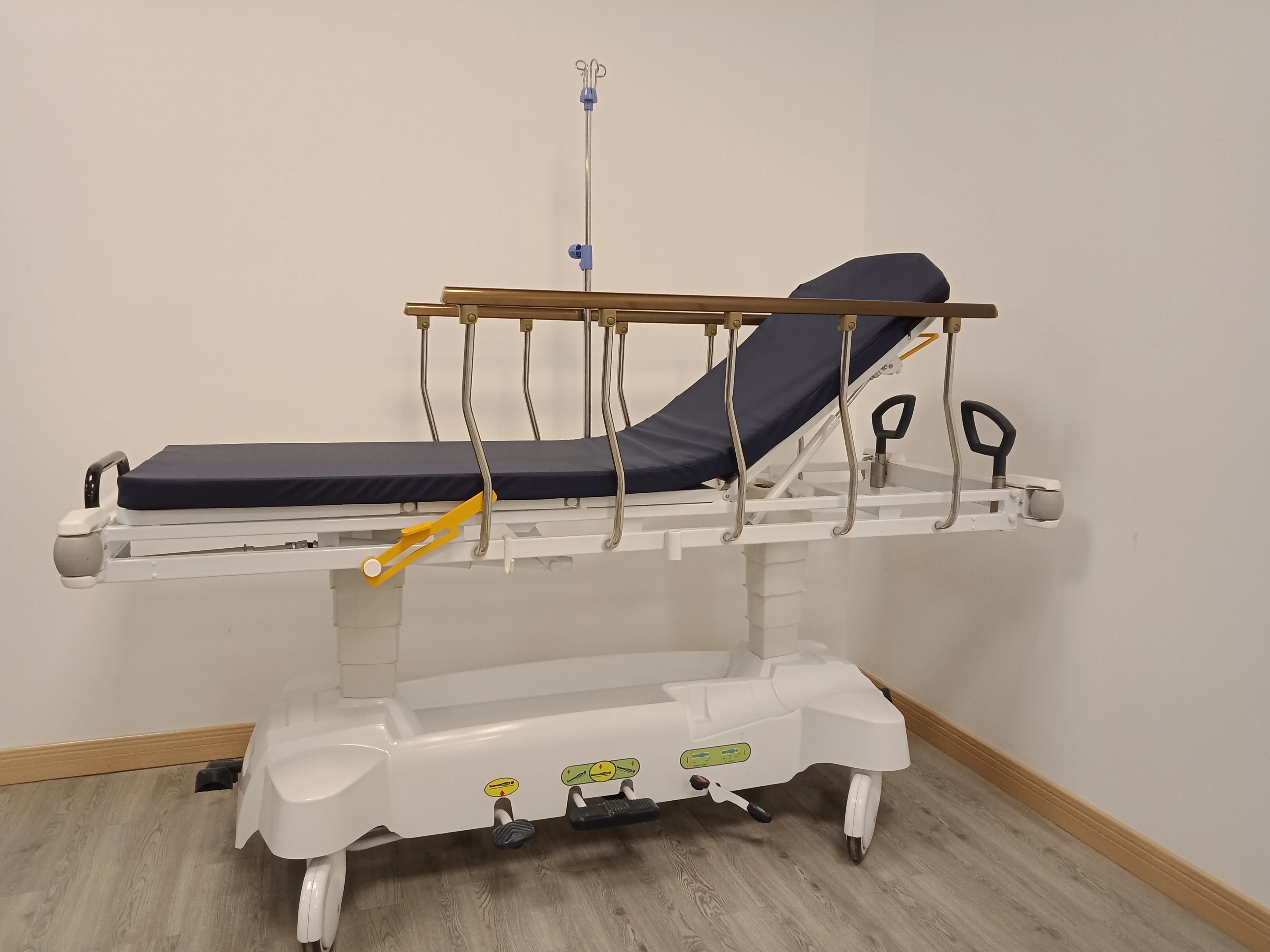 RC111-B  folding ambulance stretcher  for hospitals folding emergency trolleys