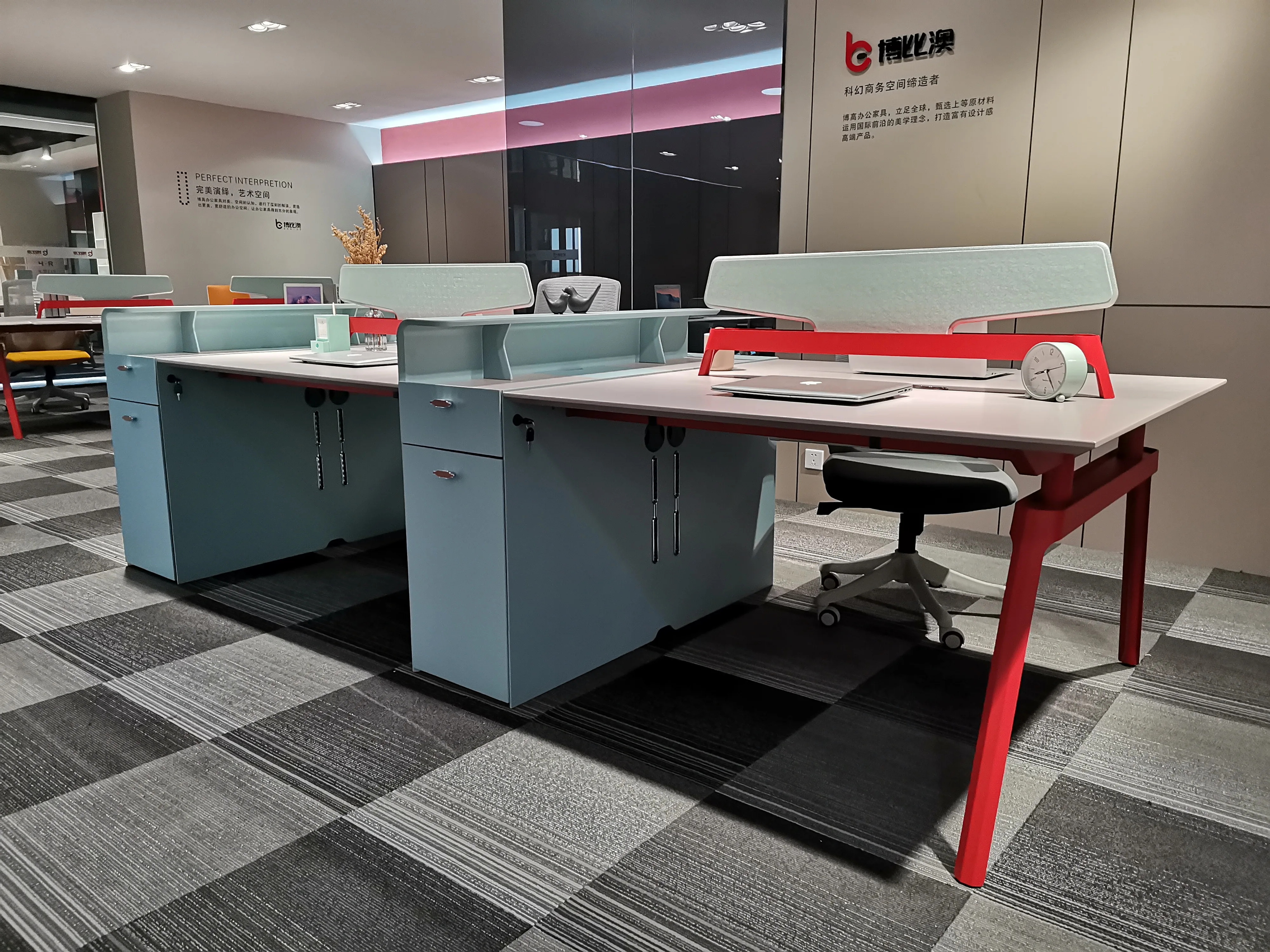 Hot Sale 4 Person Workstation Furniture Modern High Quality Office Desk Partition Modular Customizable Cubicle Office